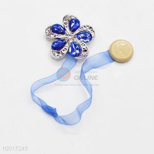 New Design Plastic Flower <em>Curtain</em> Buckle with Three Petals