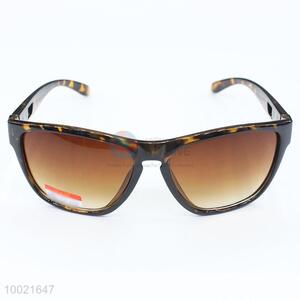 New design brown fashion sunglass for women