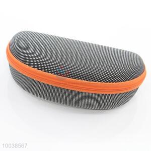 Gray eye glasses/sunglasses case with zipper