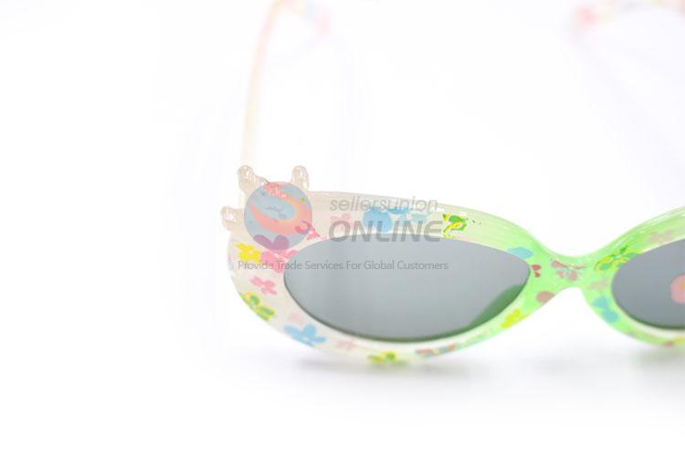 Recent Design White Flower Framed Sunglasses For Children