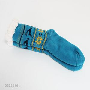 Promotional good quality women classic snowflake floor socks