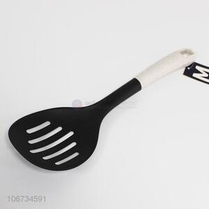 Wholesale newest kitchen supplies nylon slotted shovel