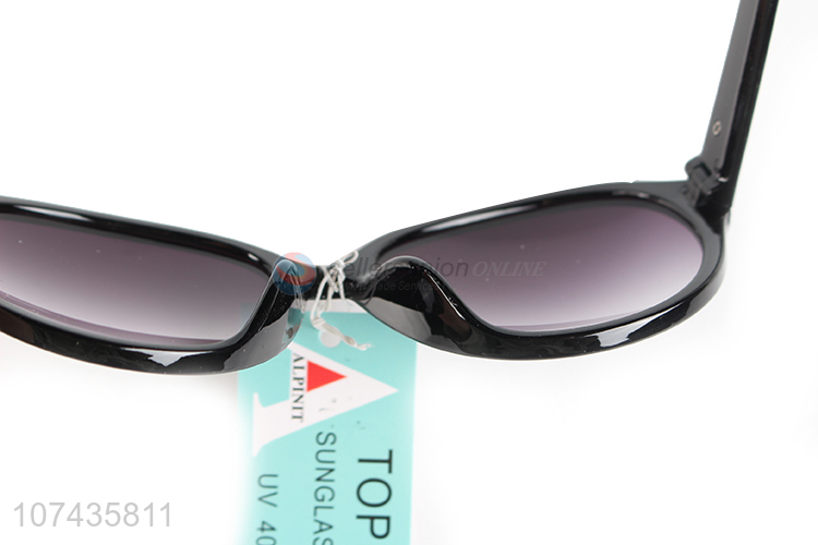 Latest style plastic frame uv 400 sunglasses ladies sunglasses