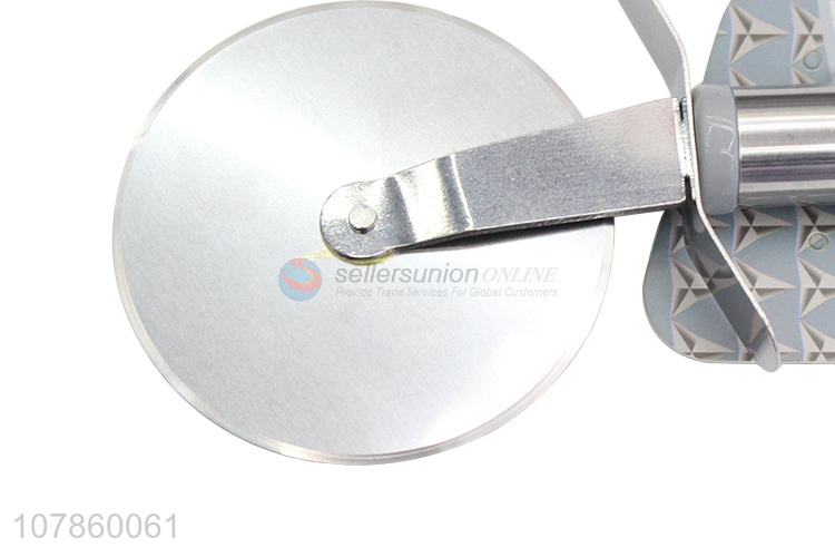 Factory wholesale silver stainless steel pizza cutter kitchen baking tool