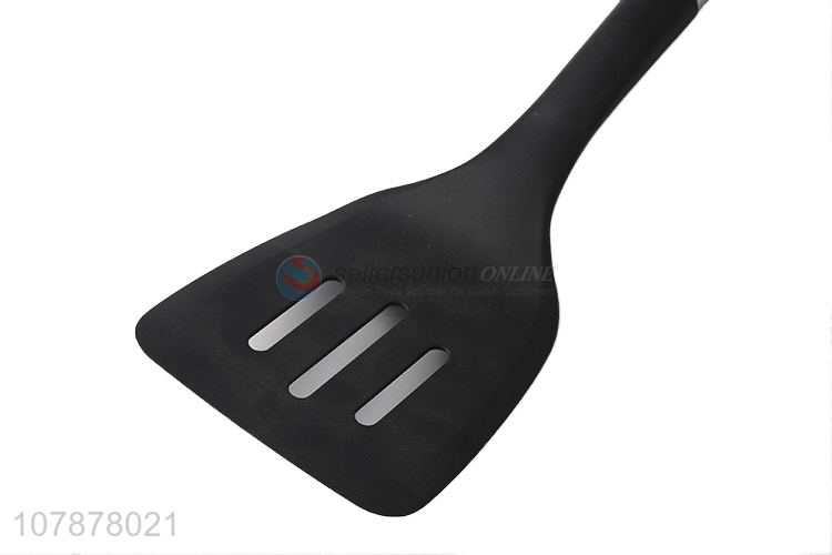 Hot selling long handle three-hole shovel household food grade kitchenware