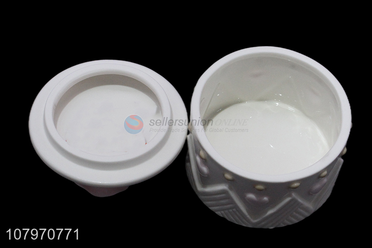 China factory embossed ceramic jewelry storage box with flower lid