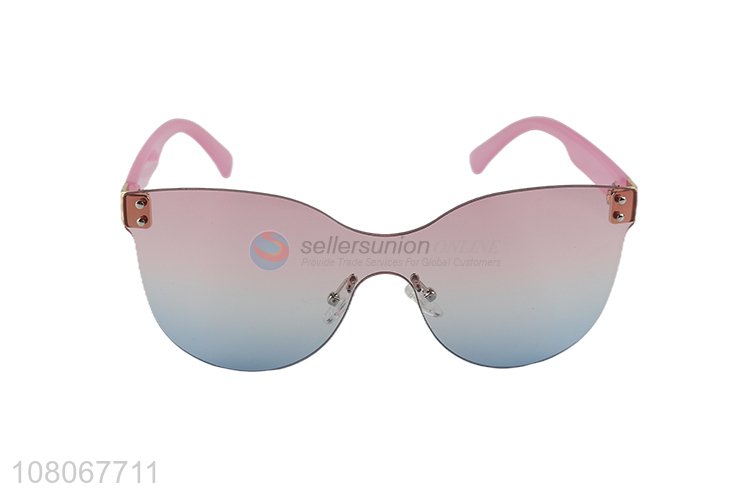 Hot selling trendy graduated sunglasses plastic sunglasses for ladies