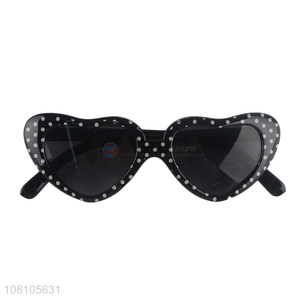 China supplier trendly heart party glasses plastic sunglasses