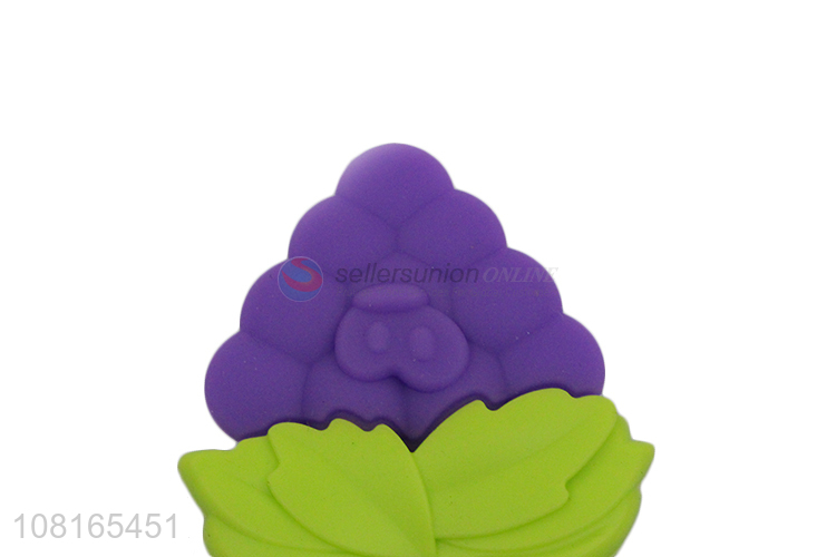 Factory direct sale grape shape silicone baby teether toys