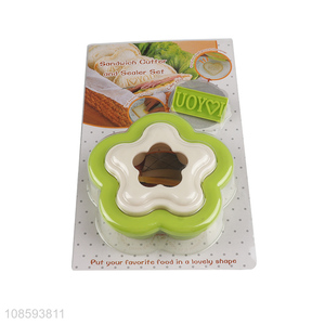 Good quality DIY baking flower shaped sandwich cutter and sealer set