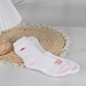 Yiwu market white polyester fuzzy winter socks tube socks