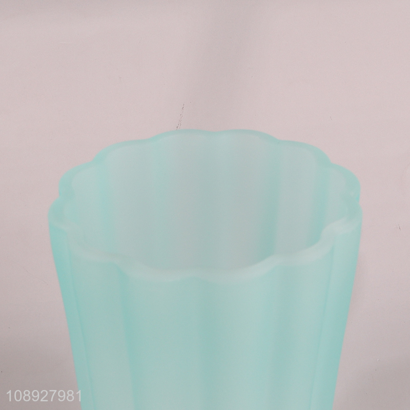 China Imports Colored Frosted Flower Pedal Style Glass Ice Cream Cups