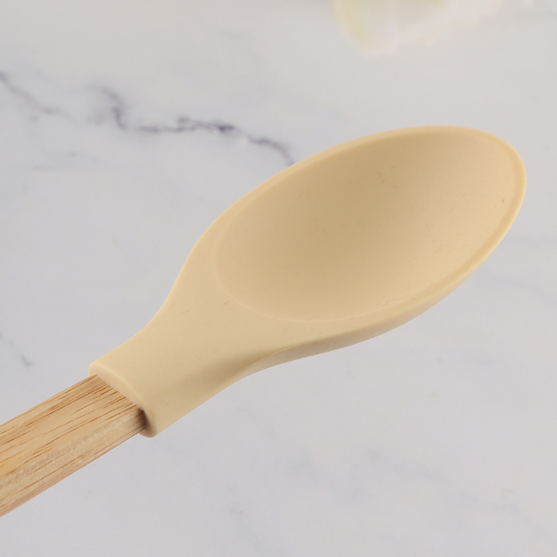 Yiwu market silicone kitchen utensils basting spoon with wooden handle