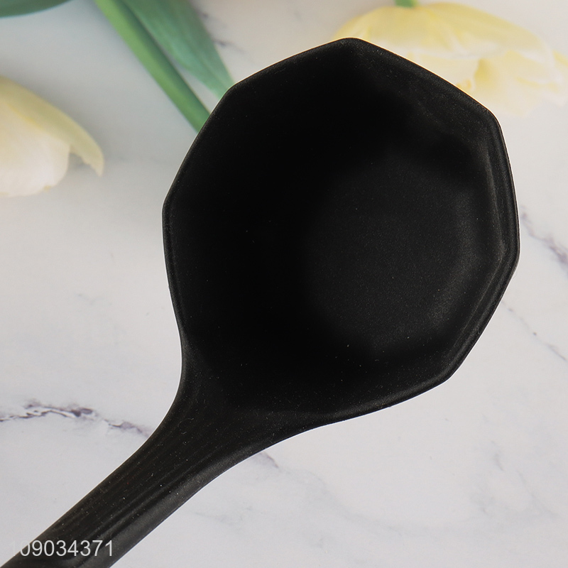 Yiwu market black silicone kitchen utensils soup ladle with wooden handle