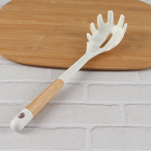 China factory silicone kitchen gadget spaghetti spatula with wooden handle