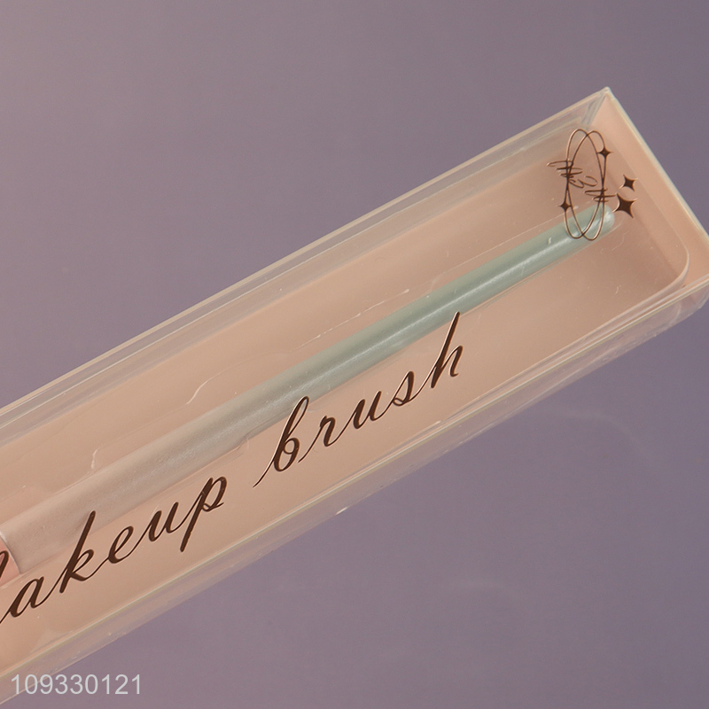 Most popular sickle-shaped eyeshadow brush