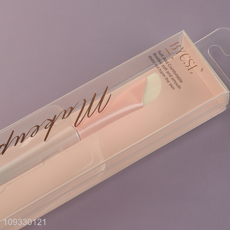 Most popular sickle-shaped eyeshadow brush